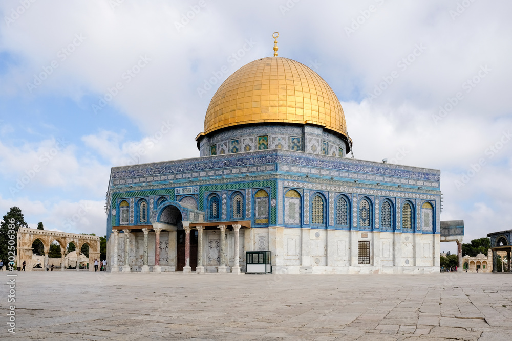 Obraz premium The Dome of the Rock on Temple Mount in Jerusalem