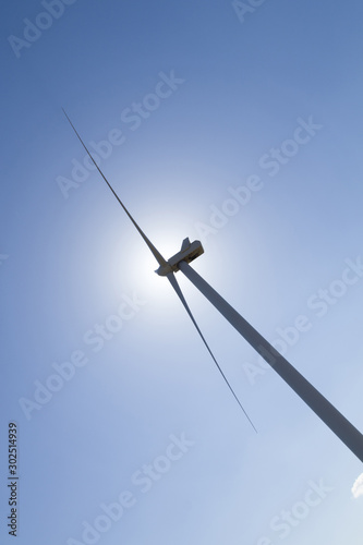Wind turbine covering the sun © Arturo Limón
