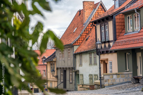 Straßenzug in der historischen Altstadt von Quedlinburg