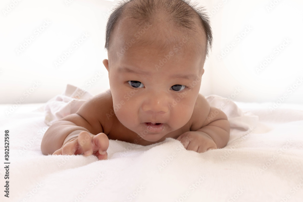 Newborn baby lay prone Was playing on the white mattress, refreshing, in a good mood During bedtime, the child's brain will work. To enhance Memory-boosting and learning-building skills Newborn baby lay prone Was playing on the white mattress, refreshing, in a good mood During bedtime, the child's brain will work. To enhance Memory-boosting and learning-building skills