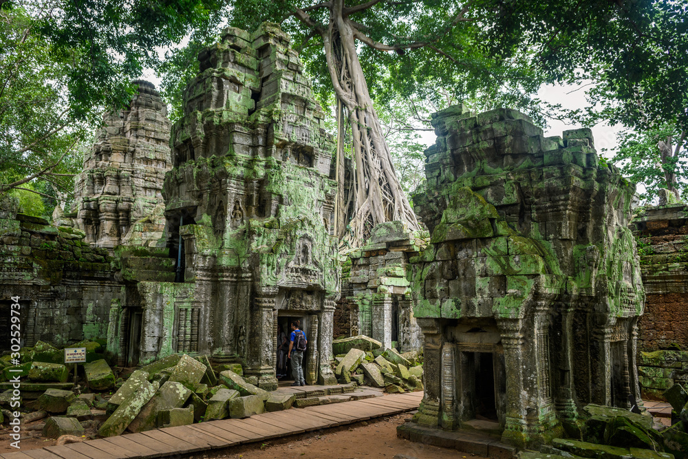 Fototapeta premium ruins of angkor wat complex at cambodia