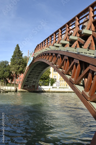bridge over the river in venice © Brendan