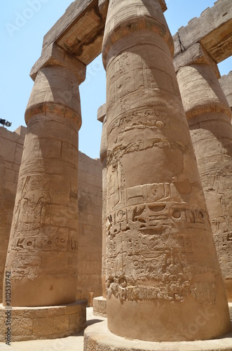 COLONNES SALLE HYPOSTYLE TEMPLE DE KARNAK LOUXOR EGYPTE photo