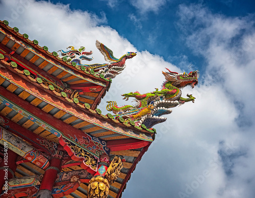 Dragon sculpture on the roo...