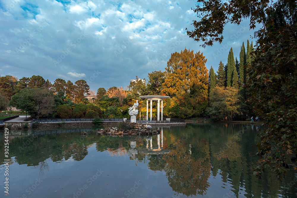 Fototapeta premium Evening in the old Park, reflection in the pond.