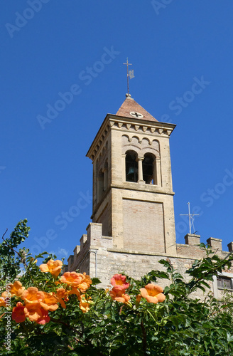 Stadtmauer und Kirche von Bolgheri