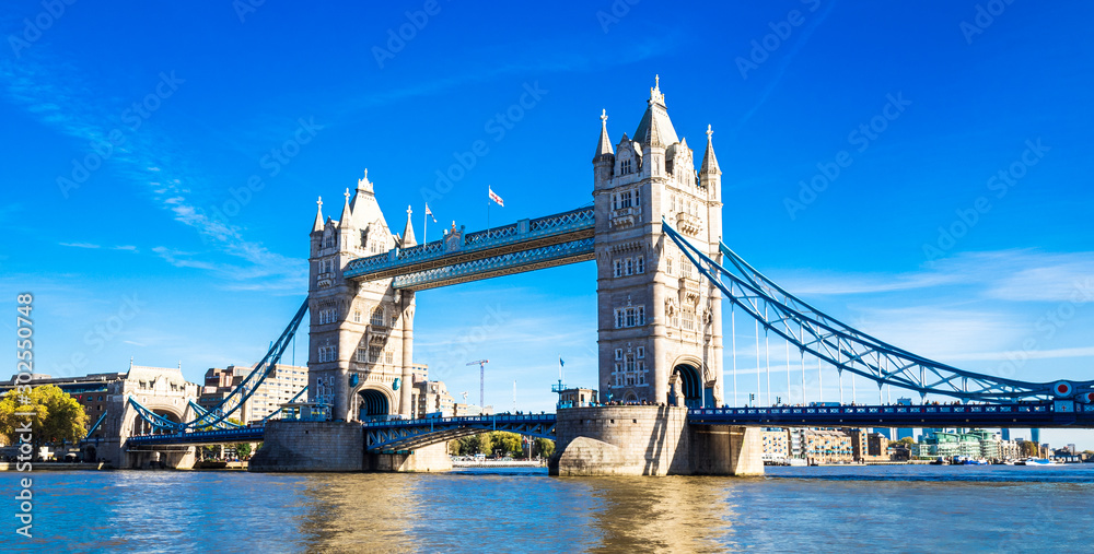 Obraz premium ロンドン タワー・ブリッジ ワイド