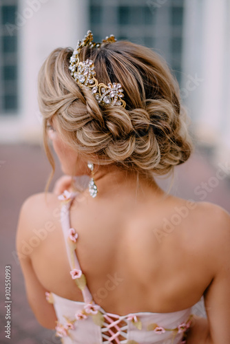 rear view of bride's wedding hairstyle, close up