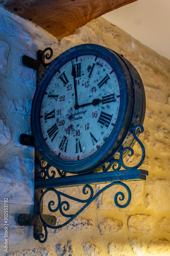 Clock in French Give