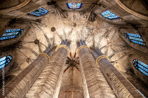 Photography Looking up at the support pillars from the Basilica of Santa Maria del Mar in Ba