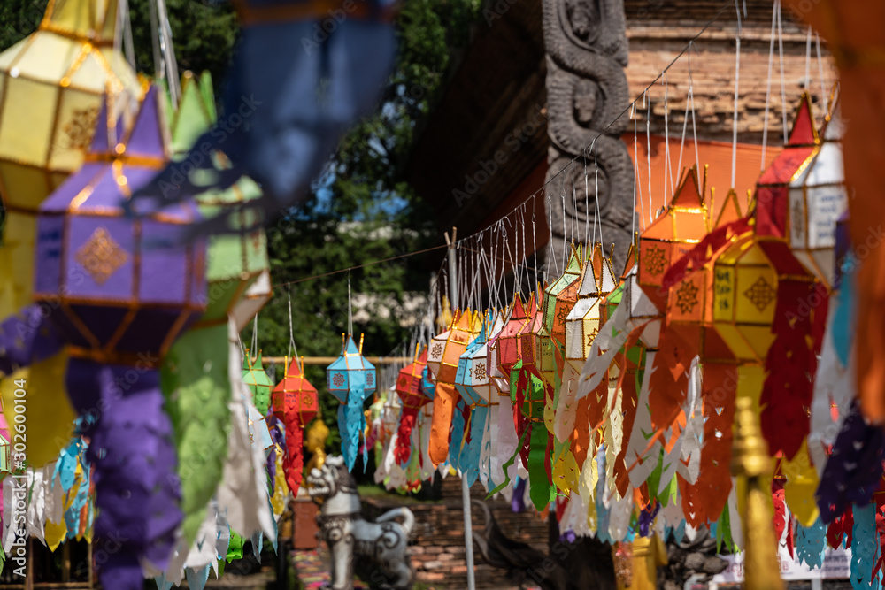 Naklejka premium Świątynia w Chiang Mai w Tajlandii podczas obchodów festiwalu Loy Krathong