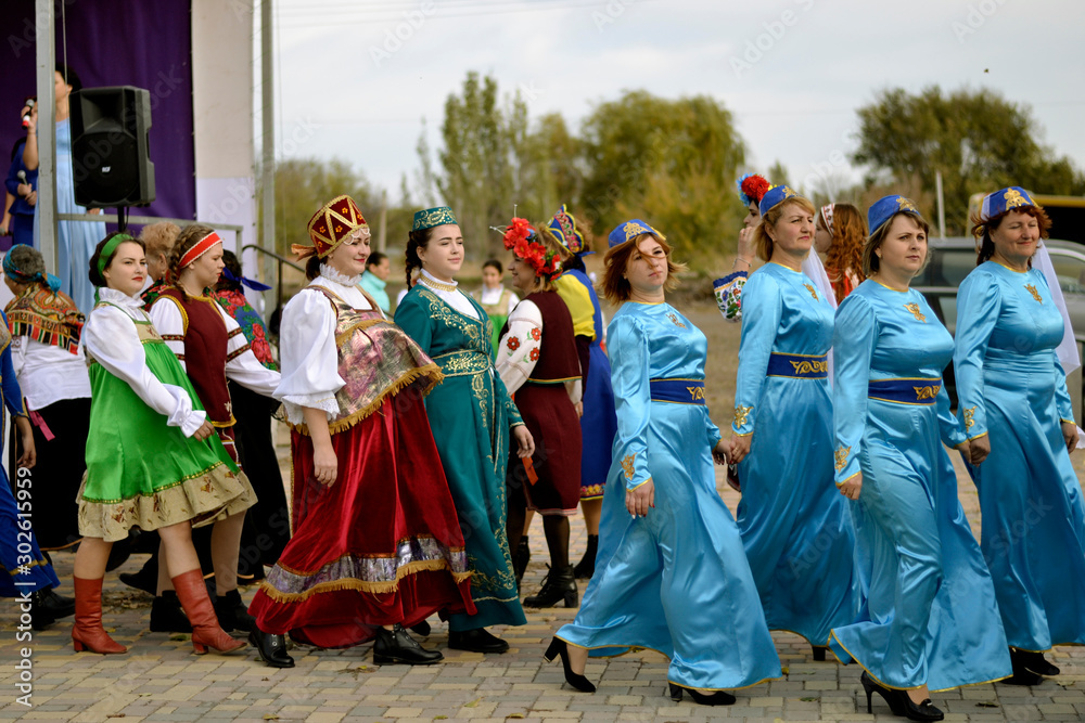 Participants of creative Amateur activities of the district at the parade of nationalities On the day of national unity