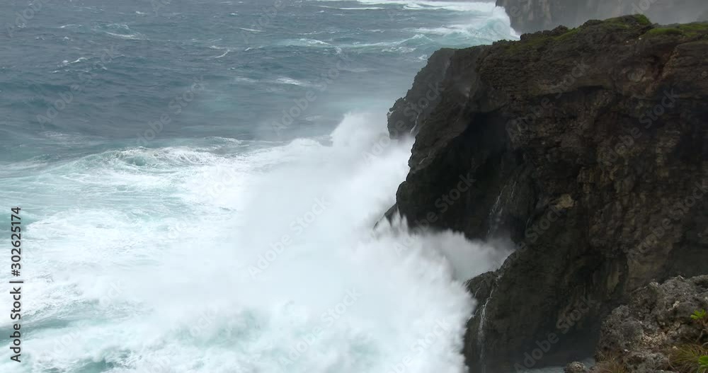 Massive Waves Crash Into Large Cliffs - Goni Massive Waves Crash Into Large Cliffs - Goni