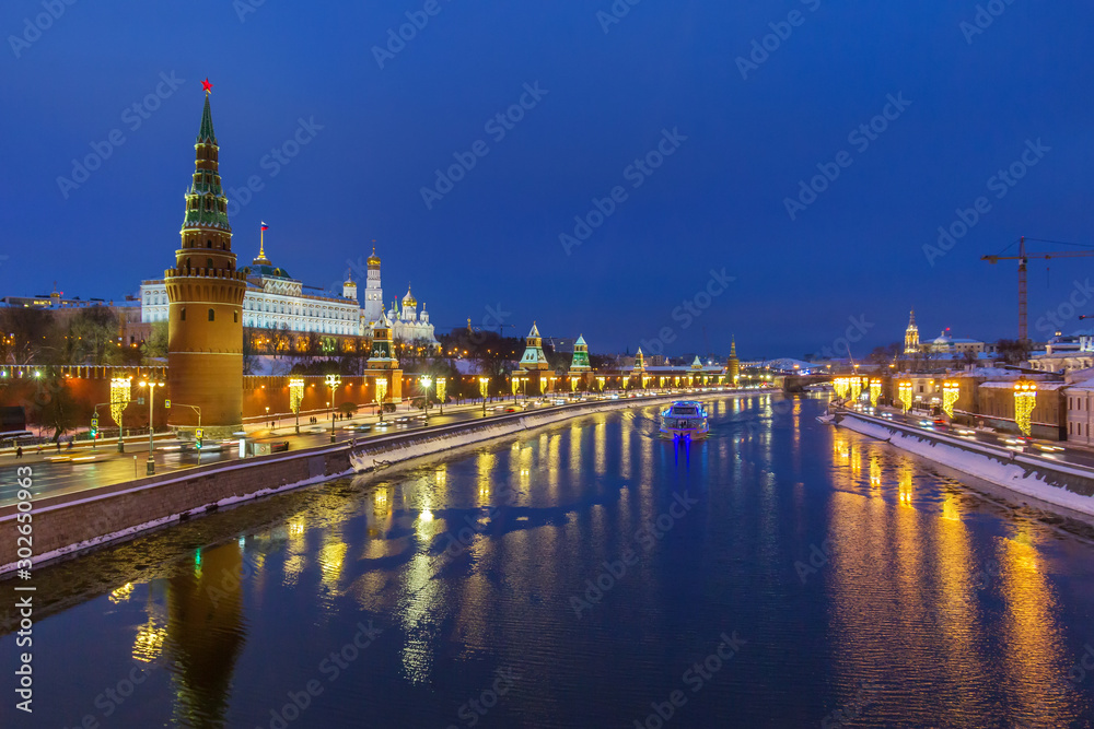 Fototapeta premium Kremlin and river in Moscow in the winter evening