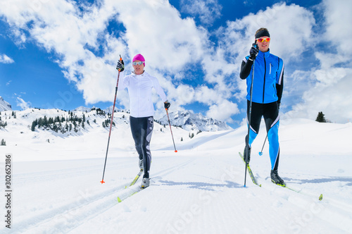Gemeinsames Workout beim Skilanglauf im klassischen Stil