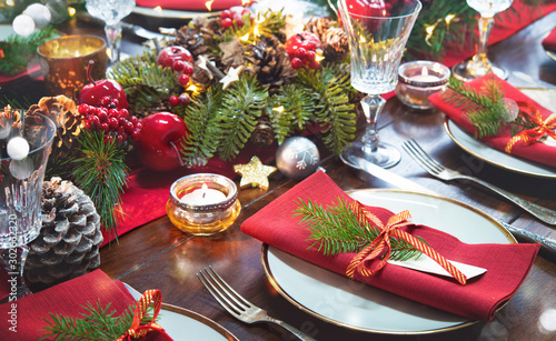 Foto Christmas holidays table setting concept