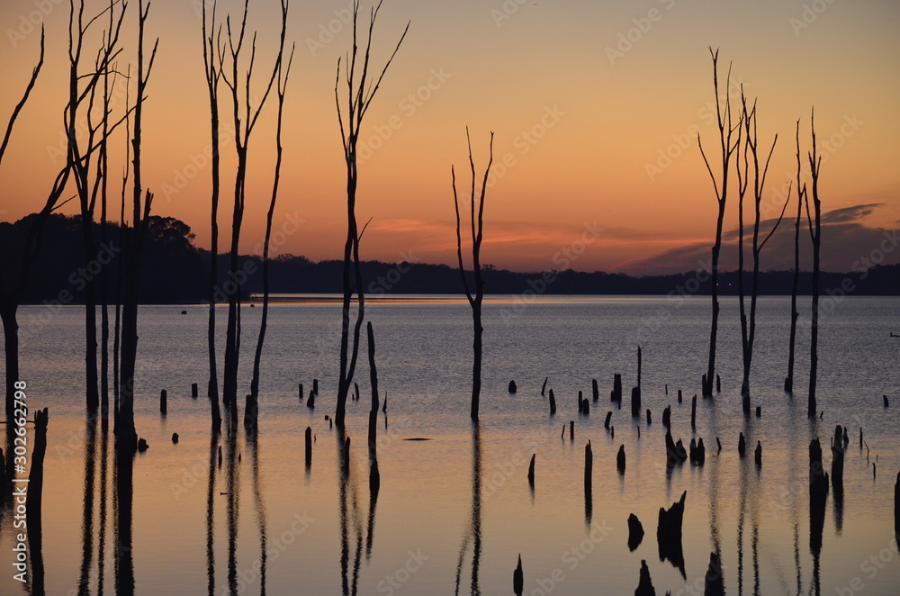 Obraz premium Sunrise at the Reservoir