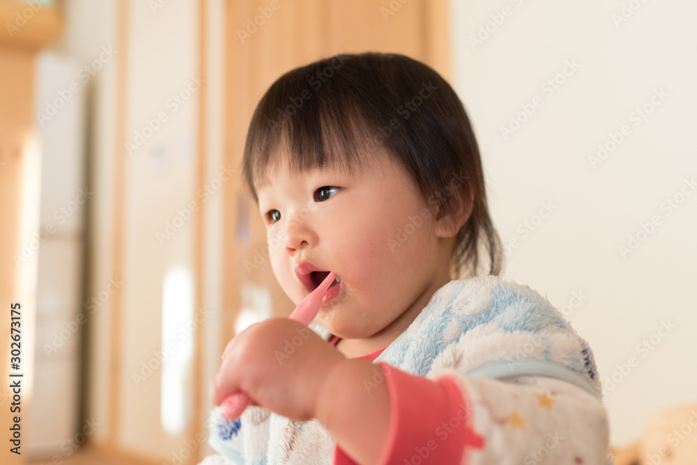 Japanese girl / Toothbrush with a toothbrush alone Japanese girl / Toothbrush with a toothbrush alone