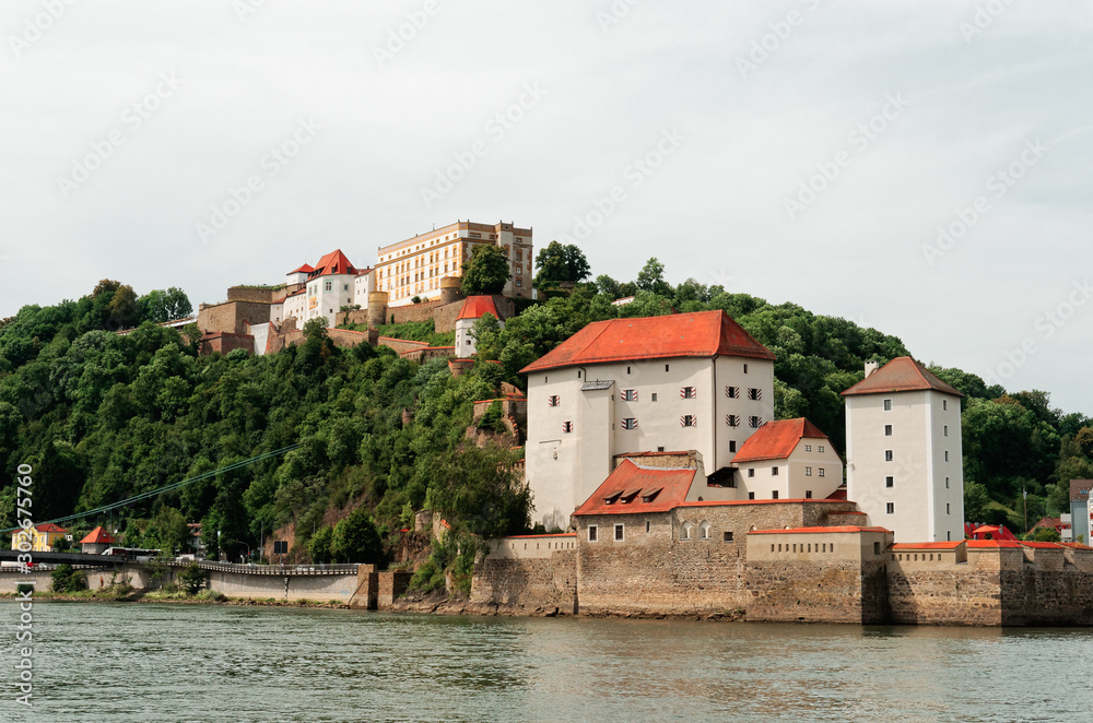 Blick auf die Festung Veste Oberhaus oberhalb der Donau, Passau, Deutschland