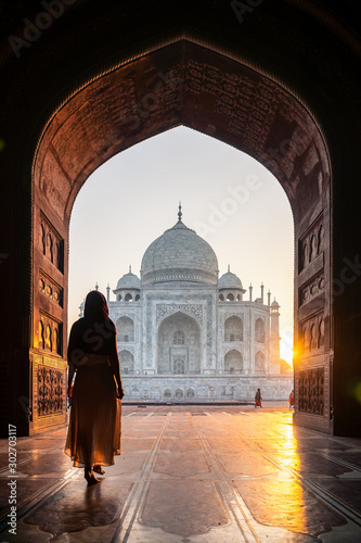 Fototapeta Stepping into a world wonder, Taj Mahal India