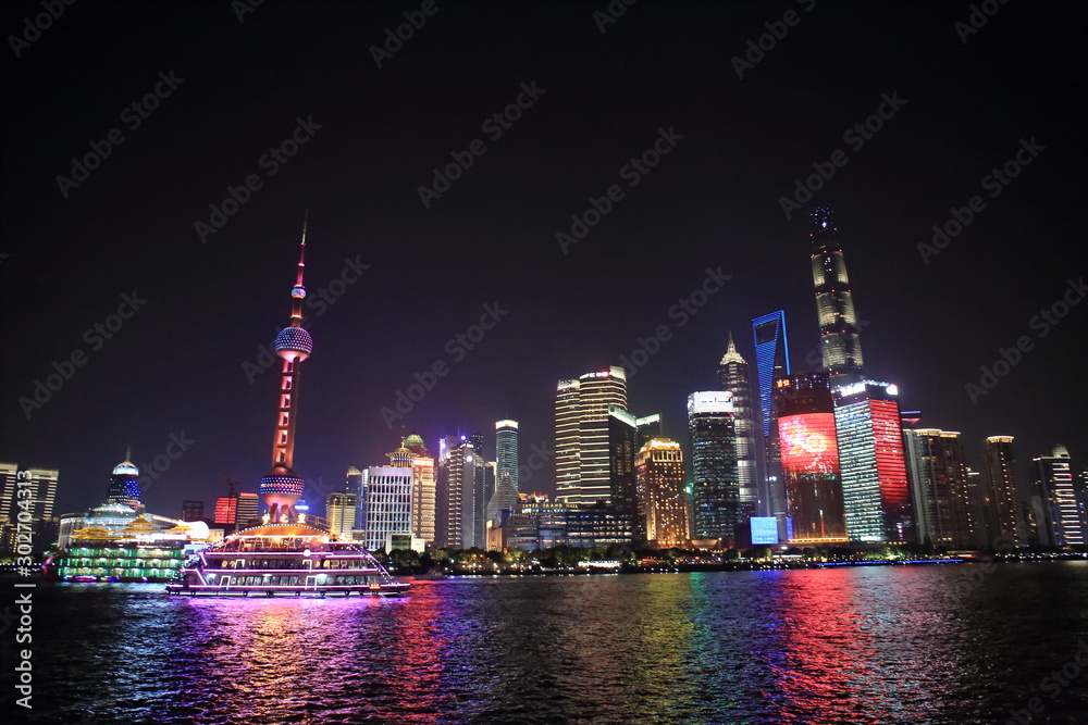 Fototapeta premium 中国の上海にある外灘から見た浦東の風景