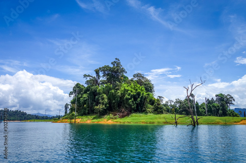 Fototapeta Naklejka Na Ścianę i Meble -  Cheow Lan Lake, Khao Sok National Park, Thailand