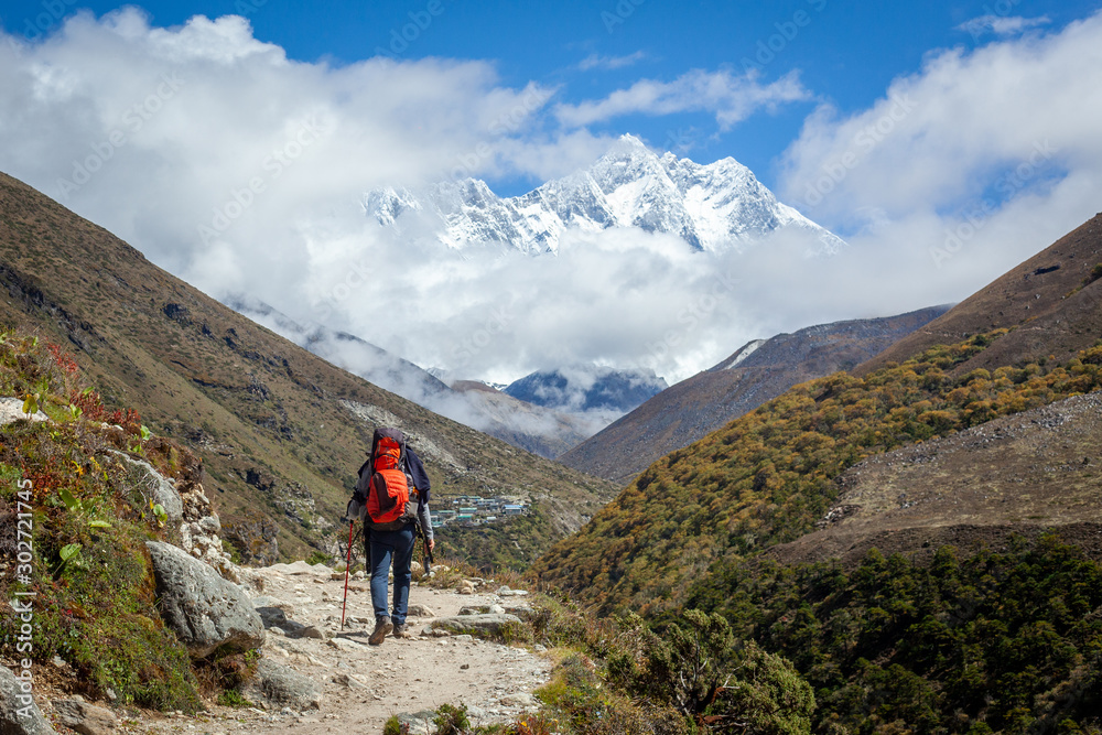 A man  walking on the Everest base camp trail, himalaya, Nepal