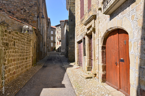 Fototapeta Naklejka Na Ścianę i Meble -  Rue du Mazel à Pradelles (43420), département de la Haute-Loire en région Auvergne-Rhône-Alpes, France