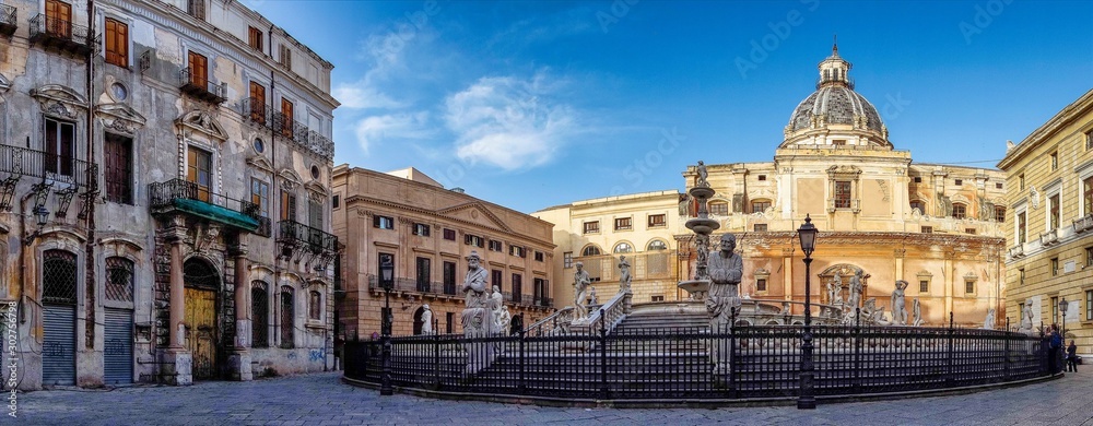 Fountain of shame on baroque Piazza Pretoria, Palermo, Sicily, Italy