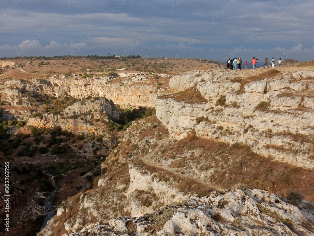 Matera - Turisti sul Belvedere di Murgia Timone Matera - Turisti sul Belvedere di Murgia Timone