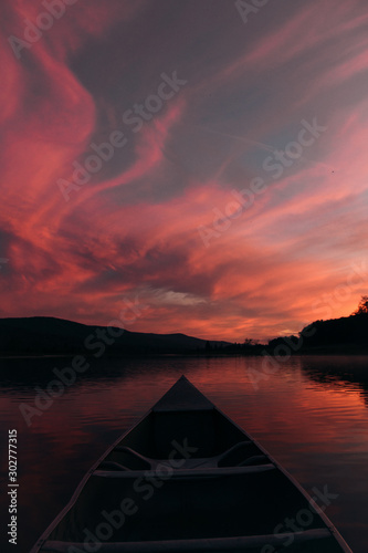 Fototapeta Naklejka Na Ścianę i Meble -  sunset in mountains on a lake