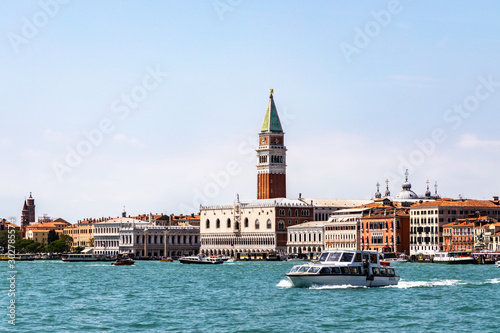 Venedig Panorama mit Schiffen