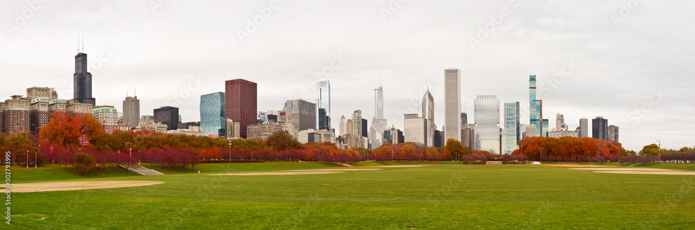 Fototapeta premium Views of Grant Park in Chicago during Fall.