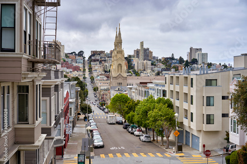 Obraz na płótnie San Francisco, CA, USA - May 14, 2018: beautiful urban landscape, straight long road, local architecture. View from above w salonie