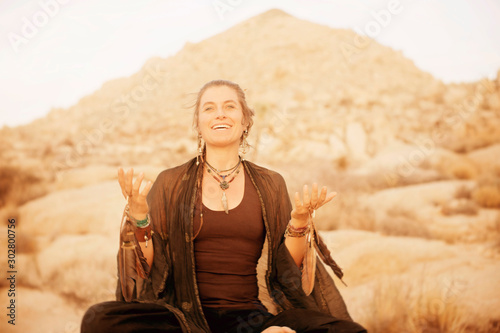 Φωτογραφία Woman priestess shaman in a joyful welcoming expression.