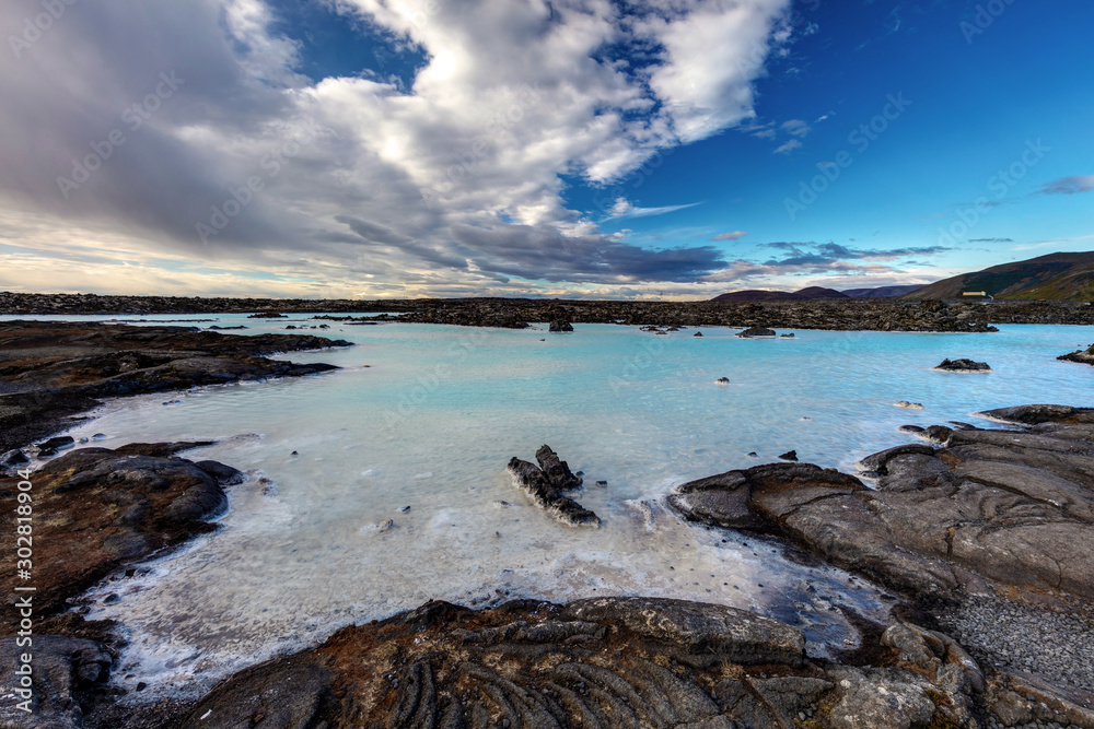 Obraz premium Exploring the shores of Blue Lagoon in Iceland