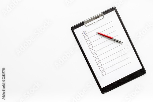 Cuadro en lienzo Empty check list ready to fill on white background top view copy space