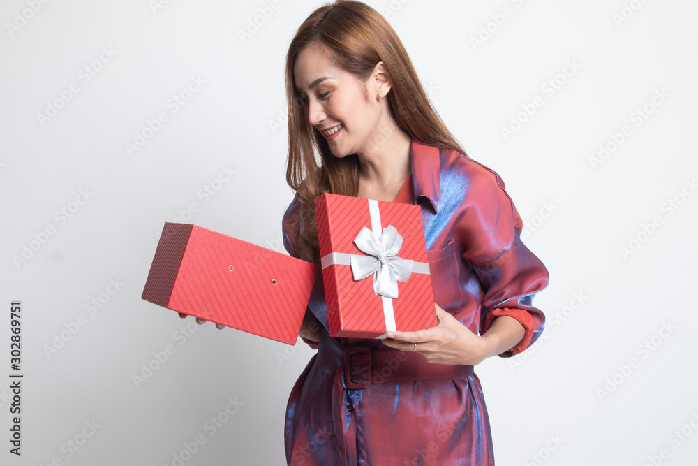 Fototapeta premium Young Asian woman open a gift box.