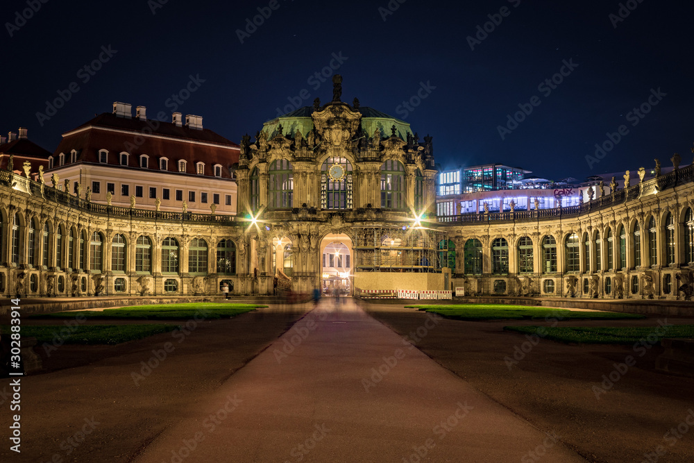 Naklejka premium Dresdner Zwinger bei Nacht