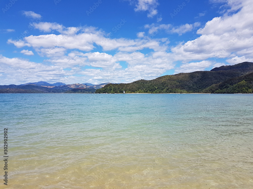 Unterwegs im Abel Tasman Nationalpark mit Blick auf die wunderschöne Küste