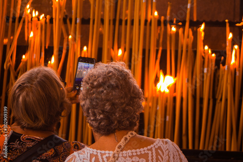 Billede på lærred Vamos tirar uma foto das velas queimando?