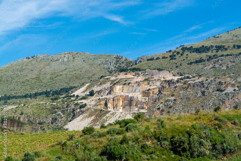 Extraction of Perlato and Perlatino of Sicily light biege marble, marble quarries near Trapani, Sicily, Italy