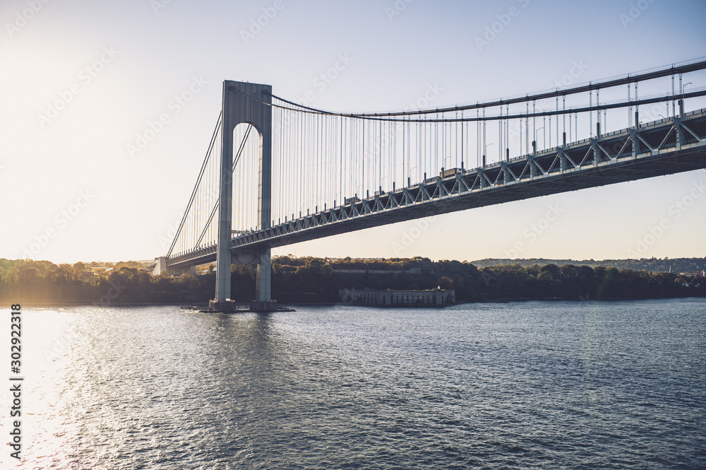 Fototapeta premium Verrazzano-Narrows Bridge at Sunset