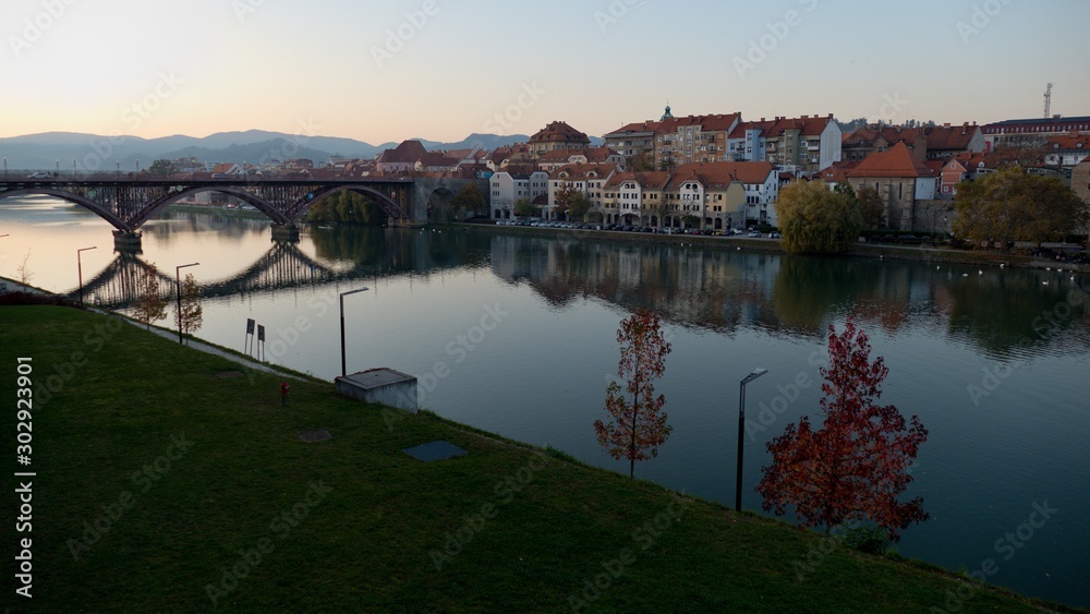 Fototapeta premium stari most over drava river in Maribor Slovenia