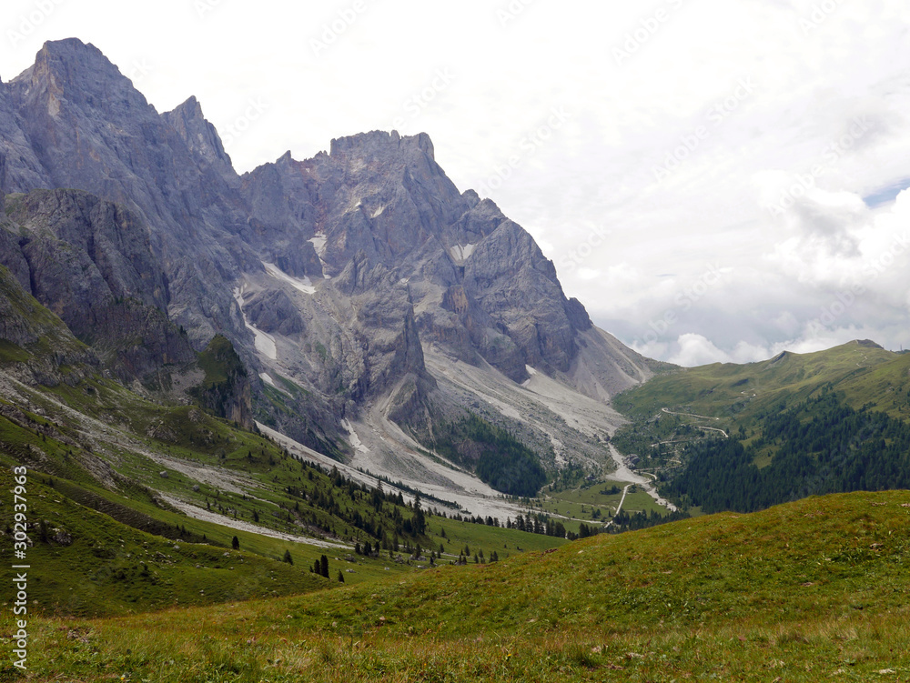 spettacolari cime dolomitiche italiane in estate