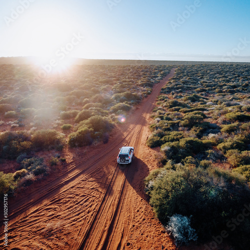 Obraz na płótnie Off road desert adventure, car and tracks on sand in the Australian Outback. w salonie