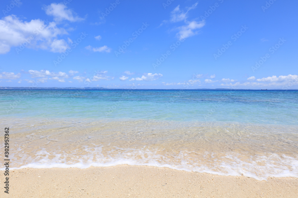 沖縄の美しい海とさわやかな空