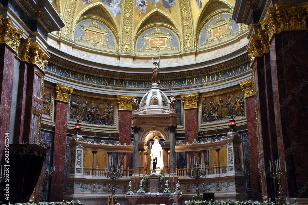 Fototapeta premium St. Stephen's Basilica is a Roman Catholic basilica in Budapest