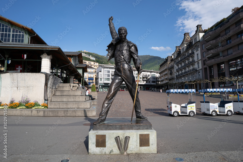 MONTREUX, SWITZERLAND APRIL 27 View of Freddie Mercury Statue in Montreux Switzerland Stock MONTREUX, SWITZERLAND APRIL 27 View of Freddie Mercury Statue in Montreux Switzerland Stock