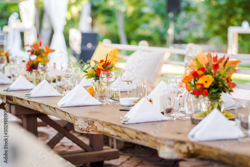 Beautiful autumn colored taable decoration for a special event. Fresh flower table decoration.